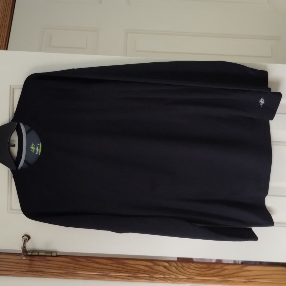 NWOT Men's NordicTrack navy long sleeve knit shirt